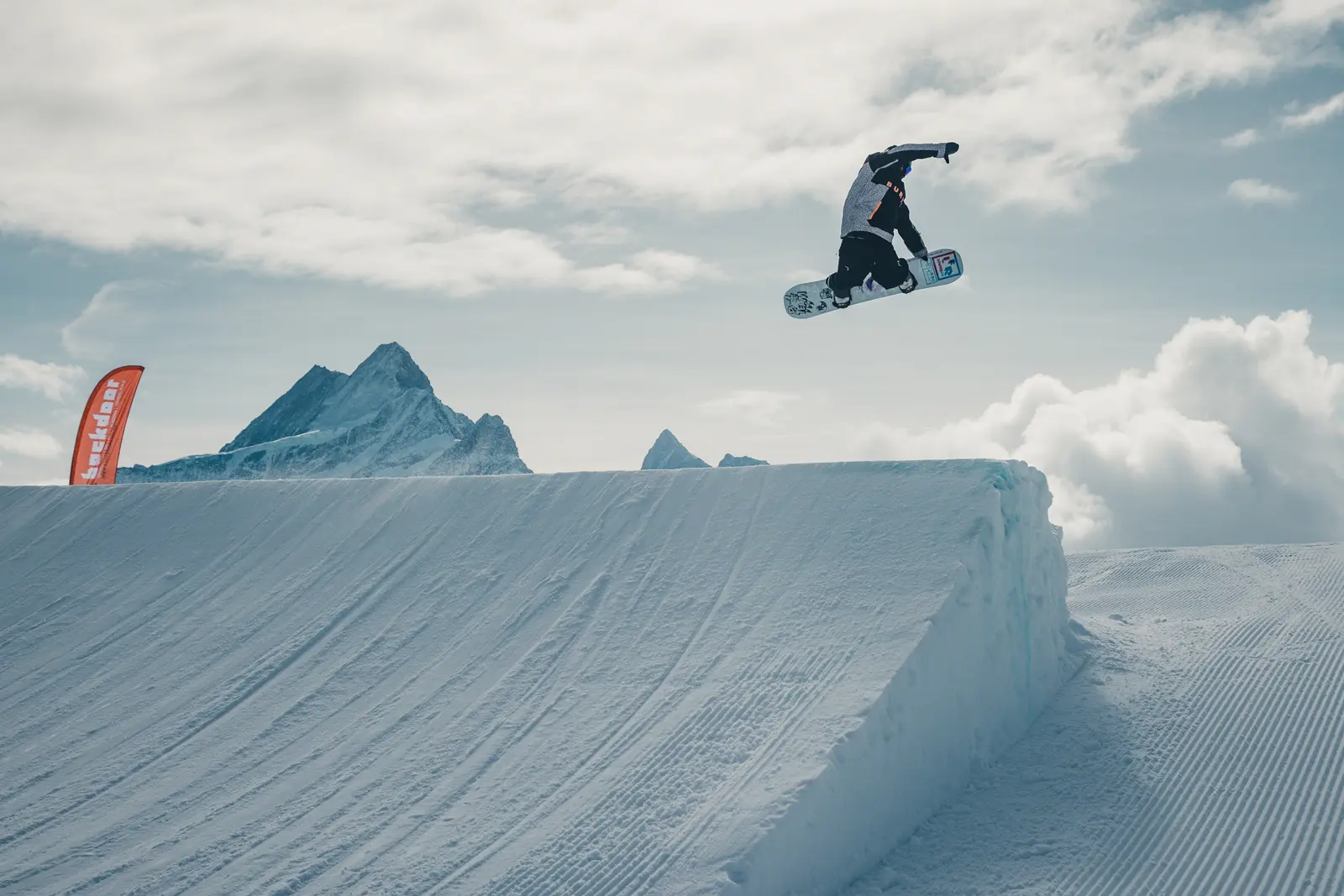 Snowboarder high above the kicker